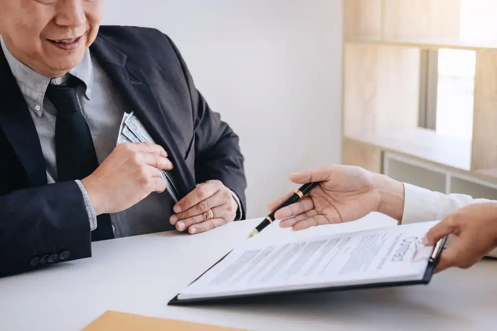 202601091559.webp 顯示從聯繫、審核、撥款到結清,每一個節點都有加密與保密牆保護的示意圖